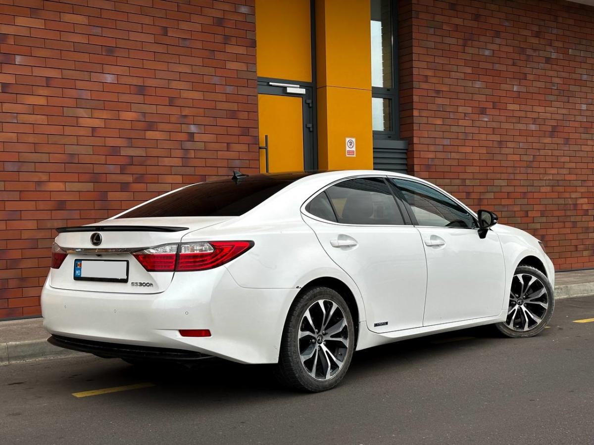 Lexus ES300h F-Sport 