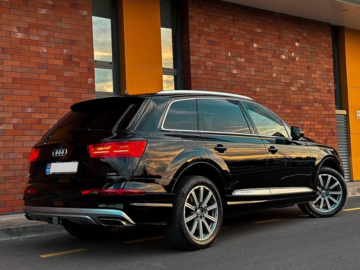 Audi Q7 7 locuri