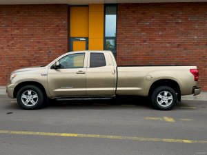 Toyota Tundra 5.7 V8