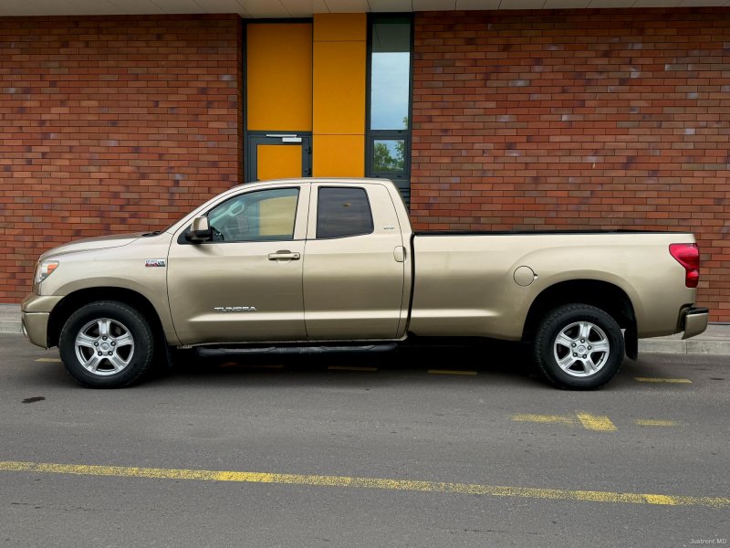 Toyota Tundra 5.7 V8
