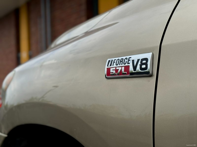 Toyota Tundra 5.7 V8