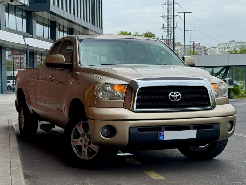 Toyota Tundra 5.7 V8