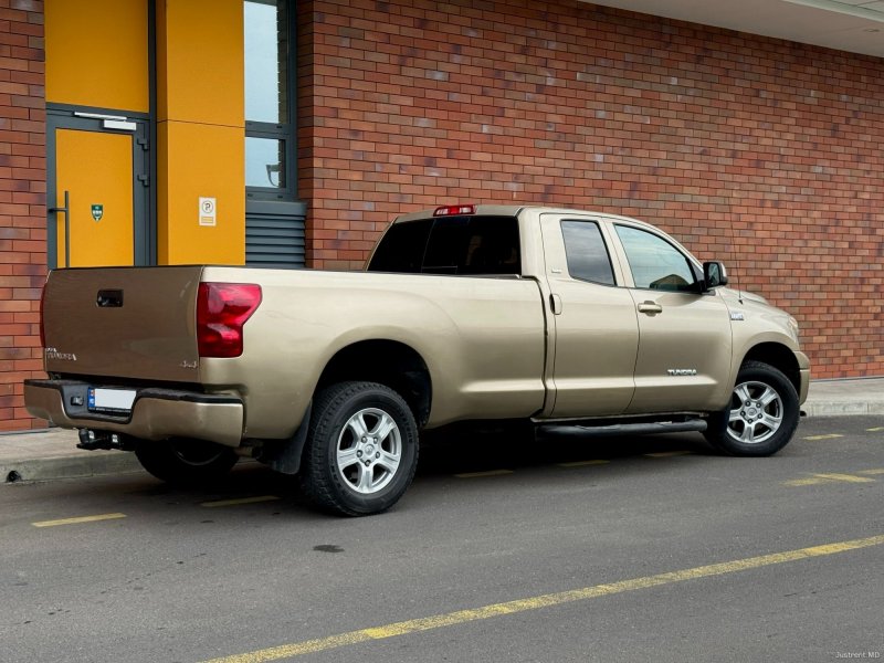 Toyota Tundra 5.7 V8