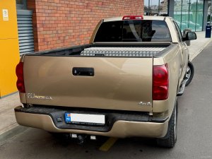 Toyota Tundra 5.7 V8