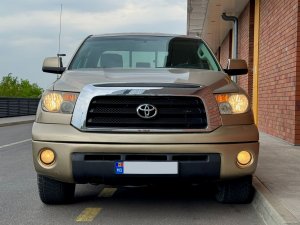 Toyota Tundra 5.7 V8
