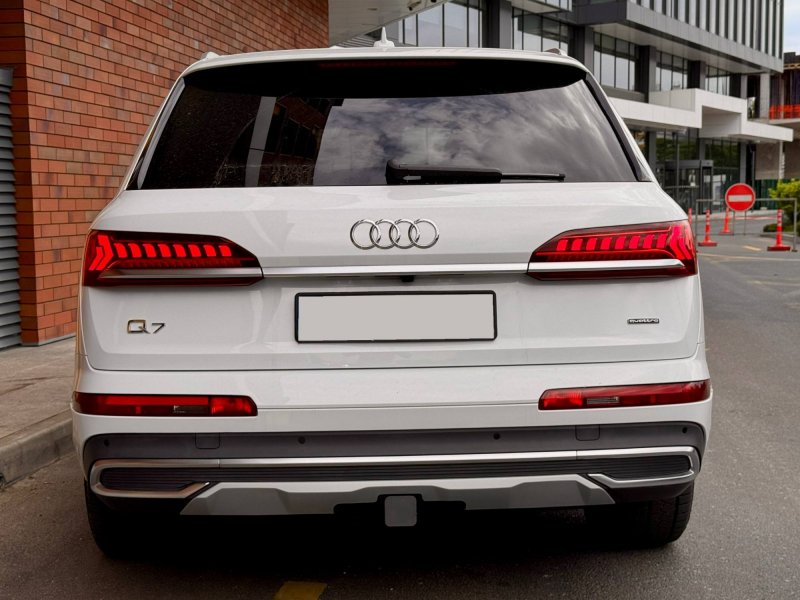 Audi Q7 (7-seats)