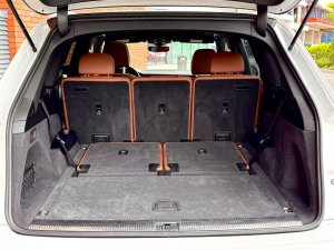 Audi Q7 (7-seats)