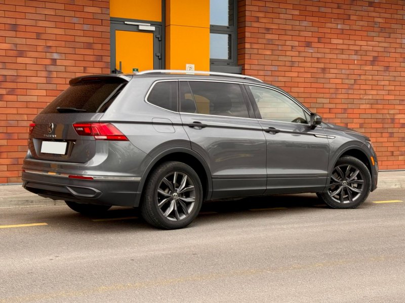 Volkswagen Tiguan R-Line (7 seats)