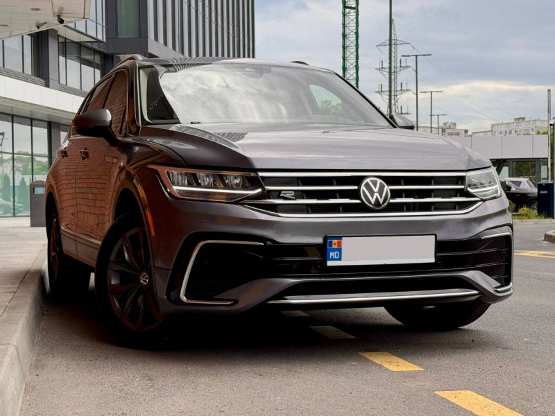 Volkswagen Tiguan R-Line (7 seats)