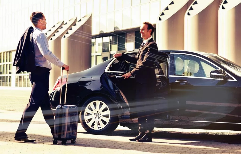 Discover the Luxury of Carefree Driving with our Car Rental Service with Driver