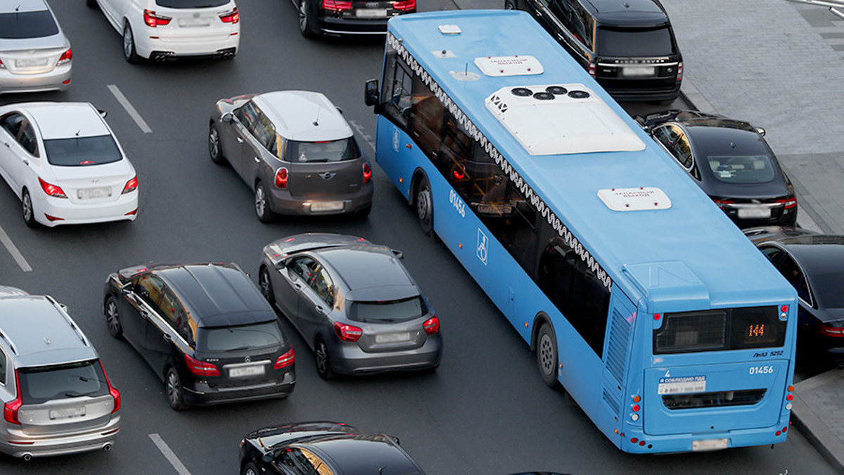 De ce este mai avantajos să închiriezi o mașină decât să folosești transportul public?