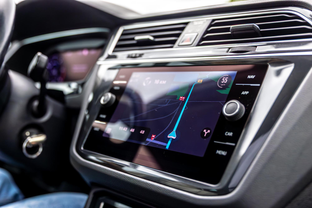 Apple CarPlay и Android Auto: почему подключаемость важна при аренде авто