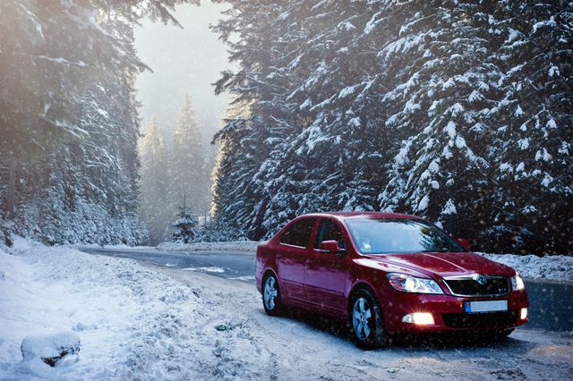 Winter tires and mandatory equipment: what a rental car must have from November